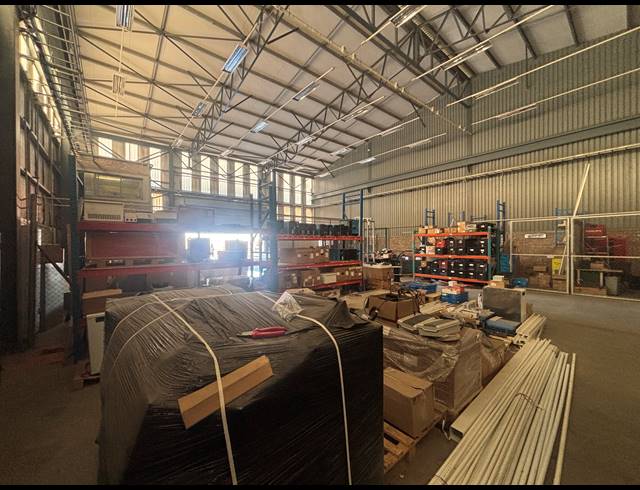 231M² WAREHOUSE TO LET IN BLACKHEATH INDUSTRIAL